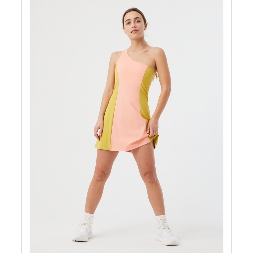 OUTDOOR VOICES ONE SHOULDER DRESS NECTARINE/DIJON Color block Sz L NWT.